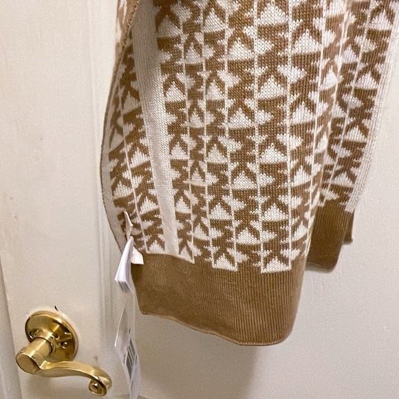 Michael Kors Scarf MK Monogra
Reversible Tan Beige White Knit Logo... - Picture 5 of 11
